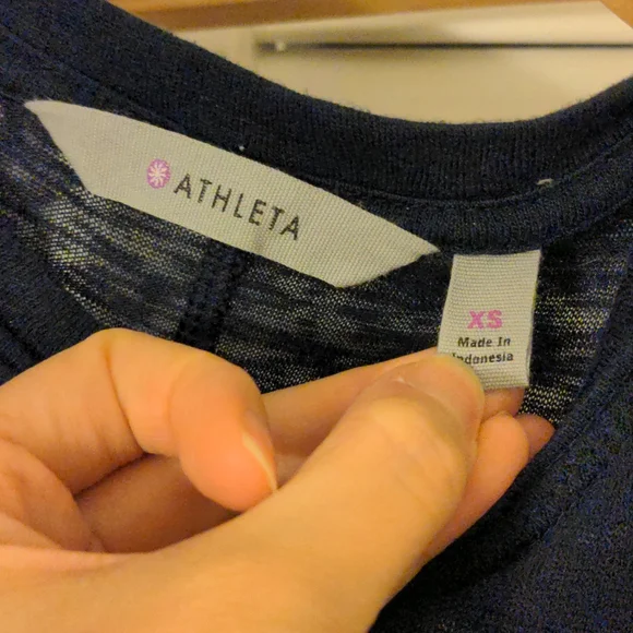 ❓Athleta Breezy Navy Tank - Picture 5 of 9